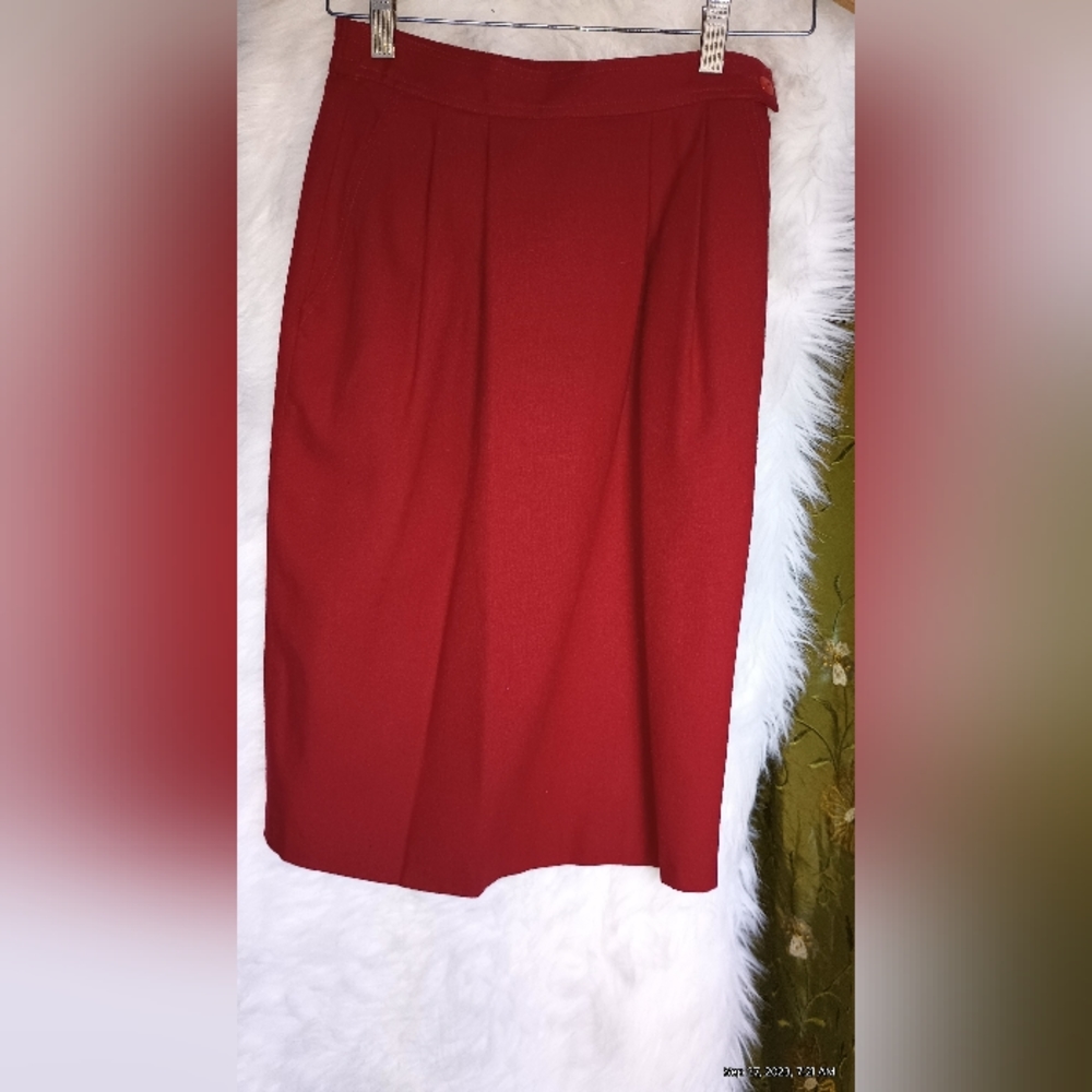 Red silk skirt vintage SZ 4 lined, holiday, evening, office